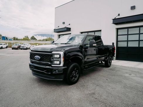 Used 2024 Ford F350 XLT w/ XLT Premium Package image 3