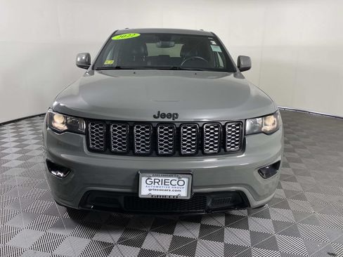 Used 2022 Jeep Grand Cherokee Laredo X AWD/4WD image 3