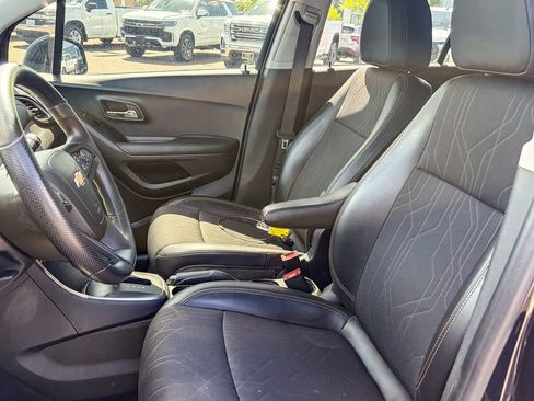 Used 2021 Chevrolet Trax LT image 9