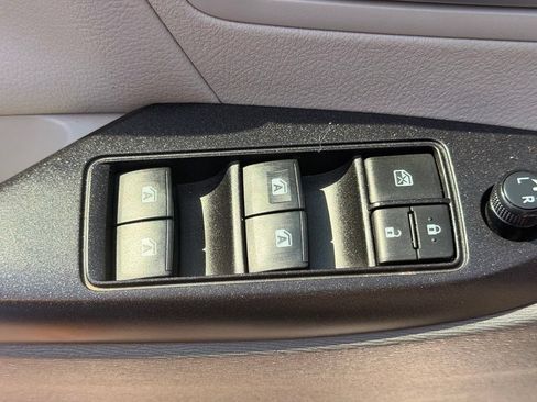 Used 2019 Toyota Sienna LE FWD image 18