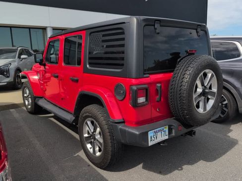 Used 2018 Jeep Wrangler Unlimited Sahara AWD/4WD image 6