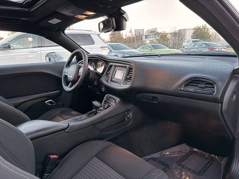 Used 2017 Dodge Challenger R/T image 17