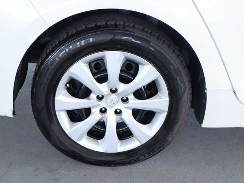 Used 2021 Toyota Corolla LE FWD image 4