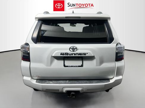 Used 2016 Toyota 4Runner SR5 Premium AWD/4WD image 5