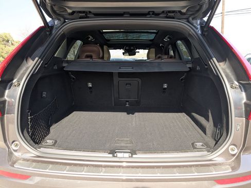 Used 2023 Volvo XC60 B5 Ultimate w/ Climate Package image 24