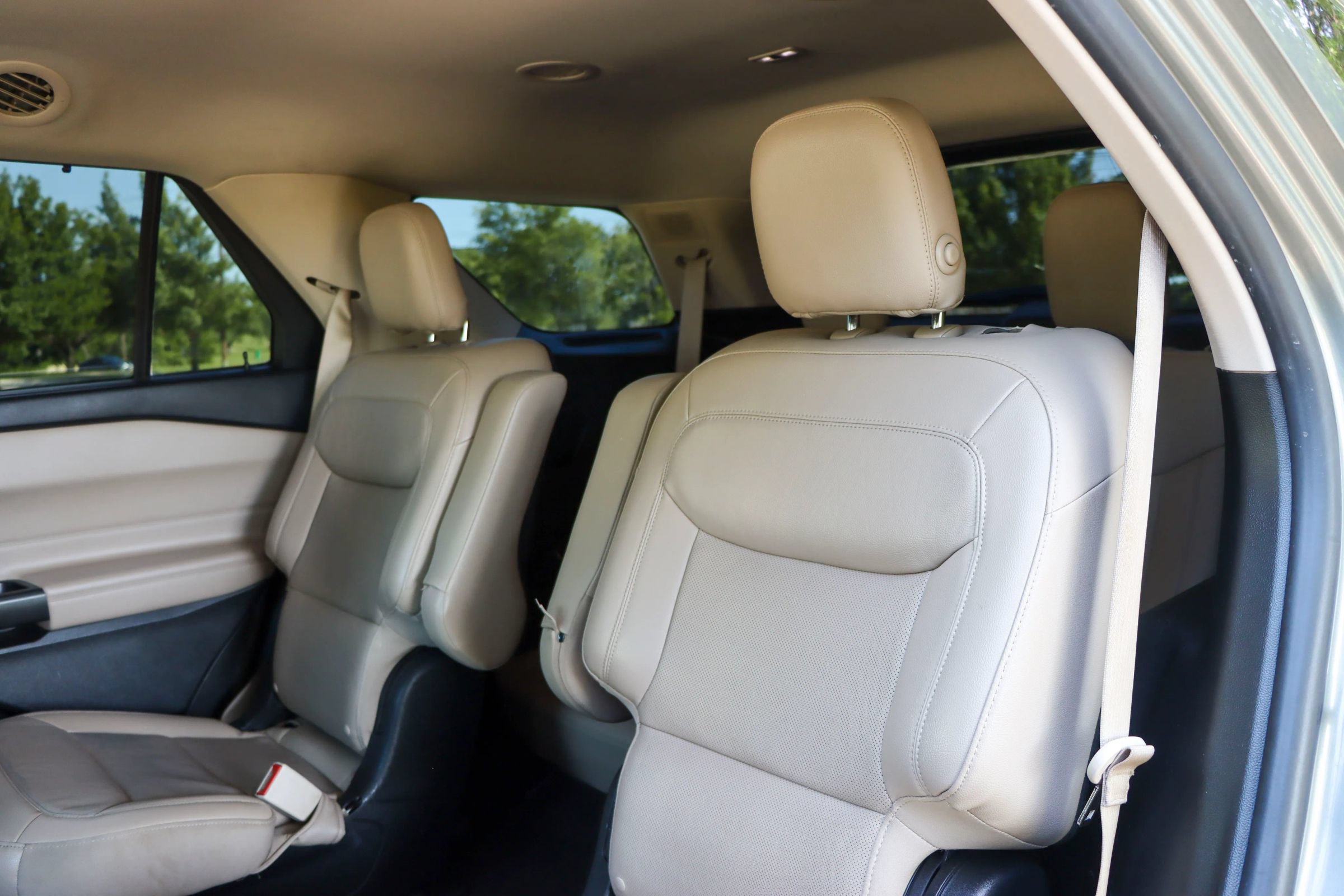 Used 2020 Ford Explorer Limited RWD image 16