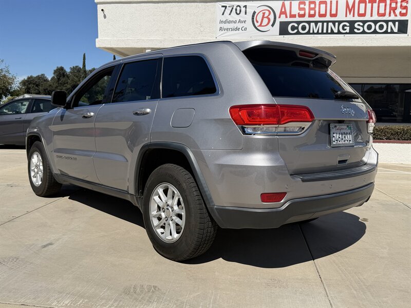 Used 2018 Jeep Grand Cherokee Laredo RWD image 3