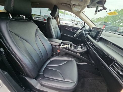 Used 2023 Lincoln Nautilus AWD w/ Premium Package image 32