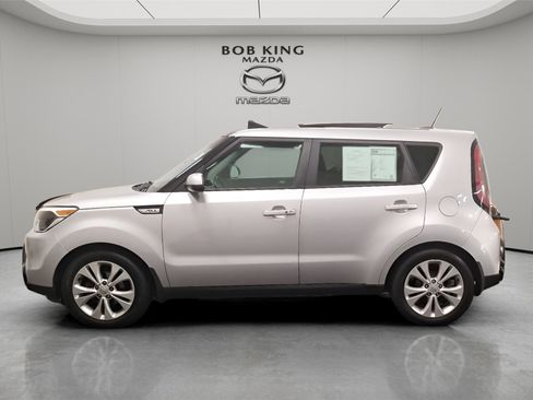 Used 2016 Kia Soul + w/ Primo Package FWD image 2