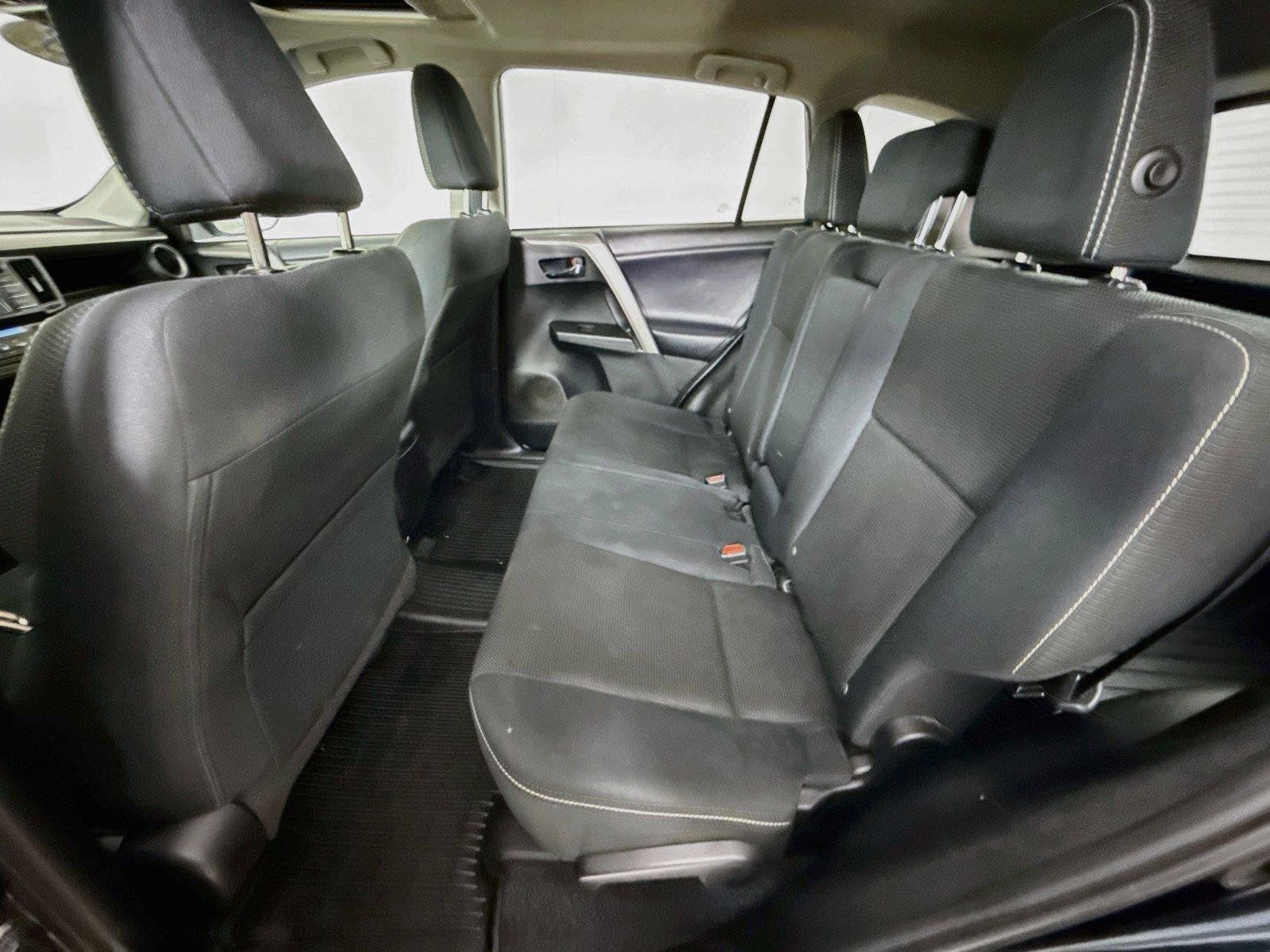 Used 2018 Toyota RAV4 XLE AWD/4WD image 11