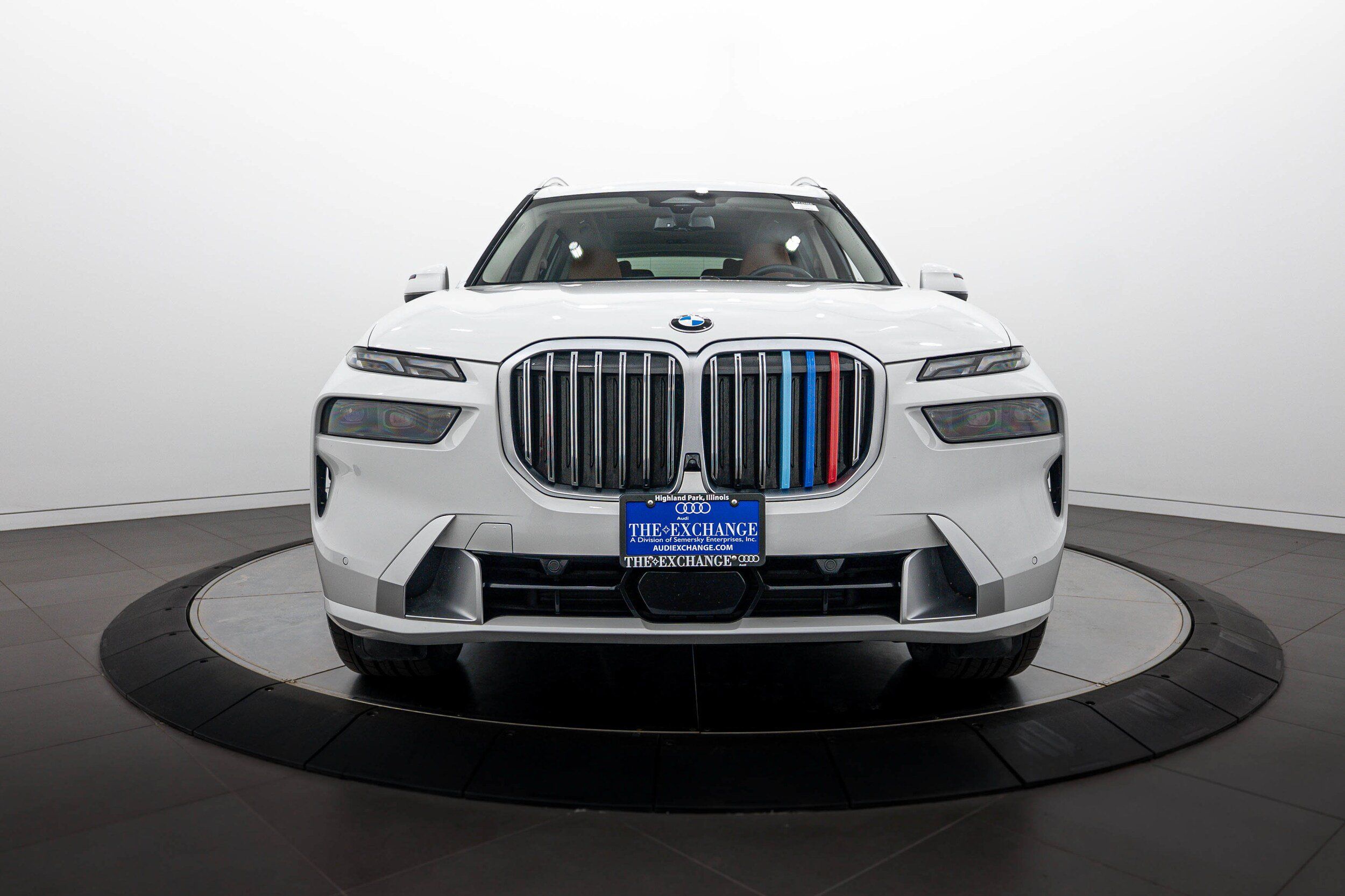 Used 2023 BMW X7 xDrive40i w/ Parking Assistance Package AWD/4WD image 24