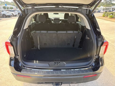 Used 2025 Ford Explorer Active AWD/4WD image 8
