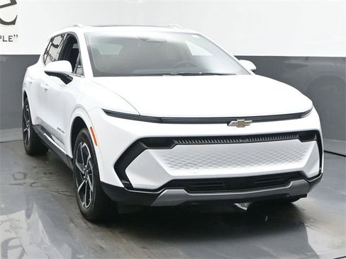 New 2025 Chevrolet Equinox EV LT image 29