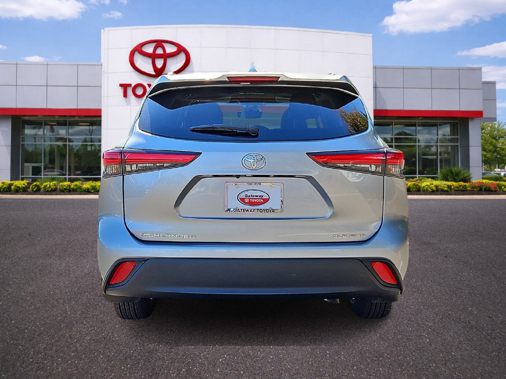 Certified 2021 Toyota Highlander XLE AWD/4WD image 6