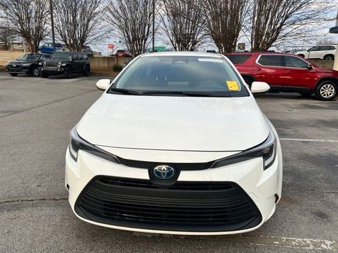 Used 2025 Toyota Corolla LE image 9