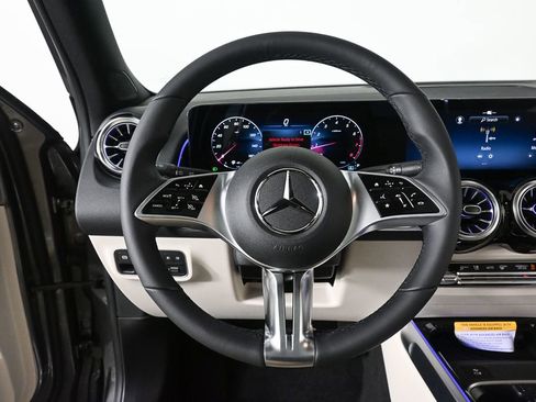 New 2026 Mercedes-Benz GLB 250 image 2