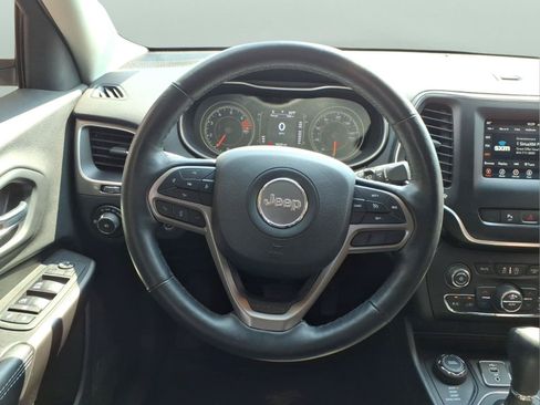 Used 2019 Jeep Cherokee Latitude Plus w/ Comfort/Convenience Group AWD/4WD image 8
