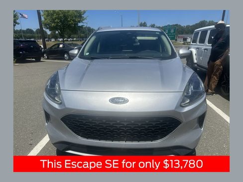 Used 2020 Ford Escape SE FWD image 1