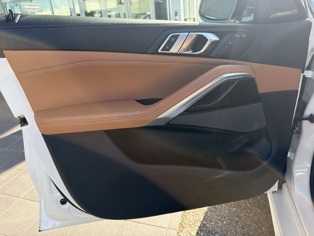 Used 2026 BMW X6 xDrive40i AWD/4WD image 19