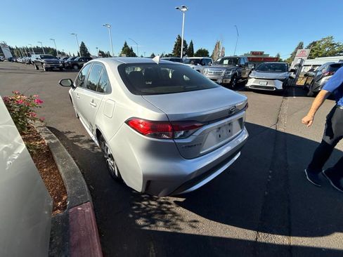 Used 2021 Toyota Corolla LE FWD image 7