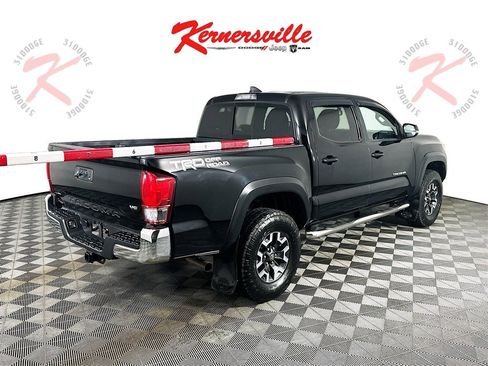Used 2017 Toyota Tacoma TRD Off-Road image 7