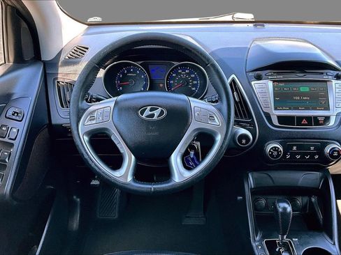 Used 2011 Hyundai Tucson GLS w/ Navigation Pkg 2 FWD image 2