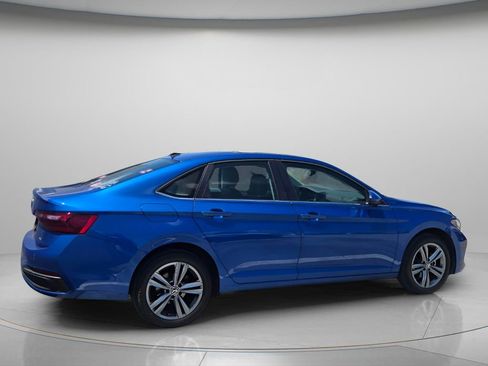 Used 2023 Volkswagen Jetta SE FWD image 4