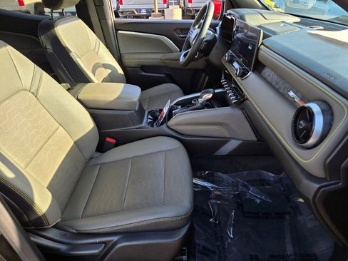 Used 2024 Chevrolet Colorado ZR2 w/ ZR2 Convenience Package III image 15