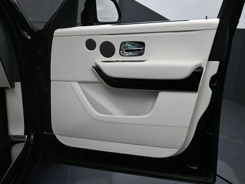 Used 2022 Rolls-Royce Cullinan image 33