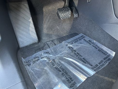 Certified 2025 Volkswagen Atlas SE w/ Panoramic Sunroof Package image 18