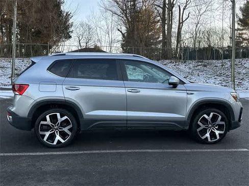 Used 2022 Volkswagen Taos SEL image 3