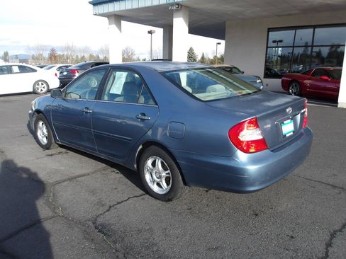 Used 2004 Toyota Camry LE FWD image 3