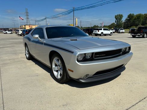 Used 2012 Dodge Challenger SXT Plus RWD image 4