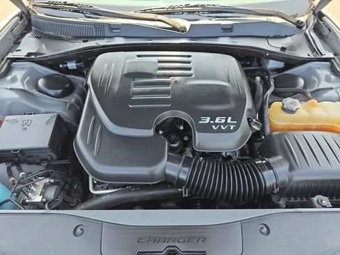 Used 2017 Dodge Charger SXT w/ Blacktop Package RWD image 50