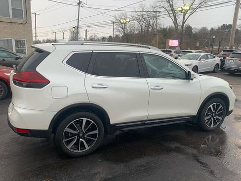 Used 2019 Nissan Rogue SL w/ Premium Package image 4