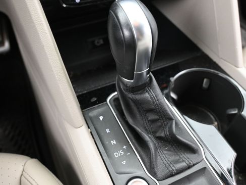 Used 2019 Volkswagen Atlas SEL R-Line FWD image 18