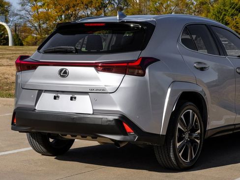 Used 2023 Lexus UX 250h FWD w/ Premium Package image 13