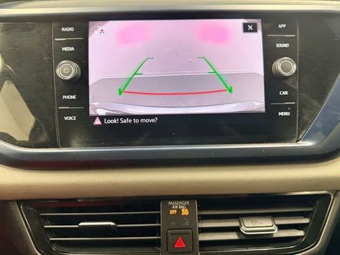 Used 2022 Volkswagen Taos SE FWD image 32