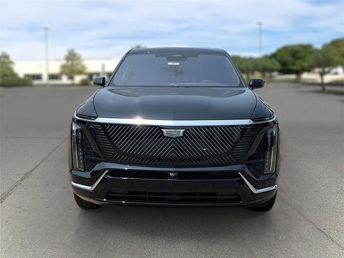 New 2026 Cadillac Vistiq Luxury image 2