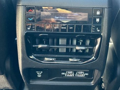 Used 2023 Jeep Grand Cherokee L Limited w/ Luxury Tech Group II AWD/4WD image 23