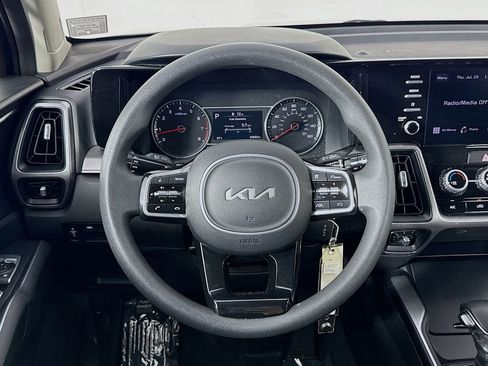 Used 2023 Kia Sorento LX image 28
