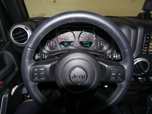 Used 2015 Jeep Wrangler Unlimited Sahara w/ Connectivity Group AWD/4WD image 24