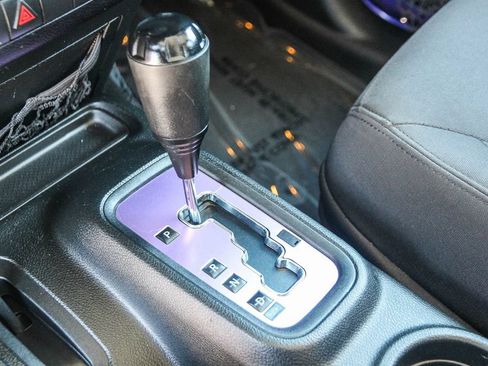 Used 2018 Jeep Wrangler Unlimited Sport AWD/4WD image 19