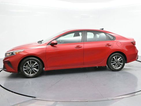 Used 2022 Kia Forte LXS FWD image 4