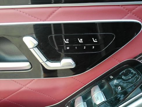 Used 2024 Mercedes-Benz S 580 4MATIC Sedan w/ AMG Line image 19