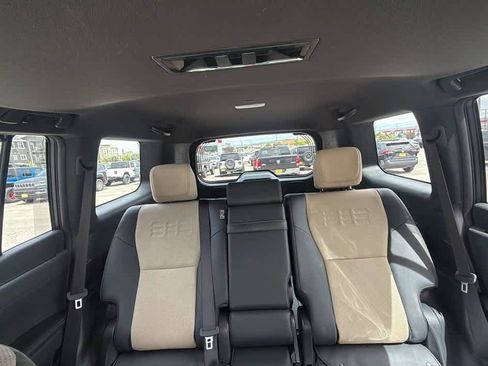 Used 2024 Lexus GX 550 AWD/4WD image 25