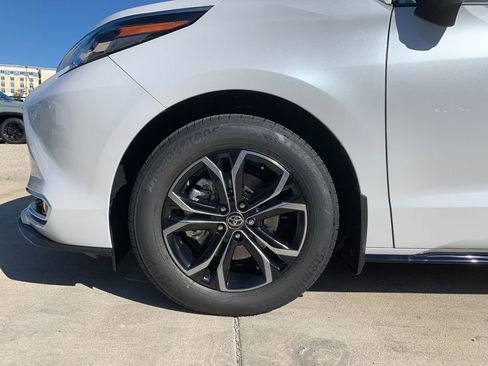 New 2026 Toyota Sienna Platinum AWD/4WD image 35