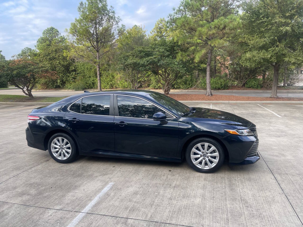 Used 2020 Toyota Camry LE FWD image 19