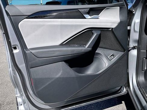 New 2026 Volkswagen Tiguan SE FWD image 10