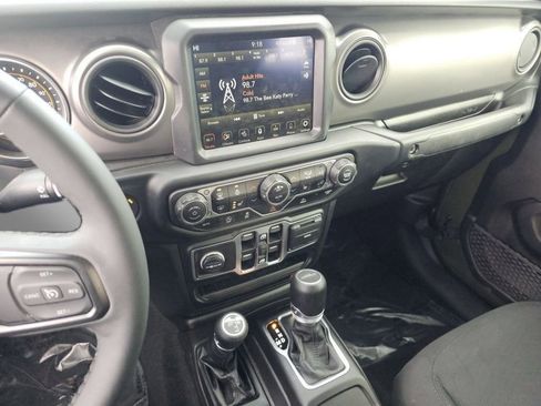 Used 2023 Jeep Gladiator Sport AWD/4WD image 31